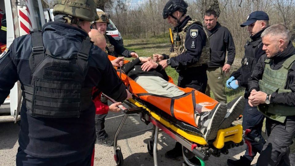 „Odporný teroristický útok za bílého dne.“ Rusové udeřili na Dnipro, pět mrtvých a 25 zraněných